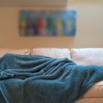 Deuda de sueño e irse a la cama con el celular: hábitos que afectan la salud del cerebro